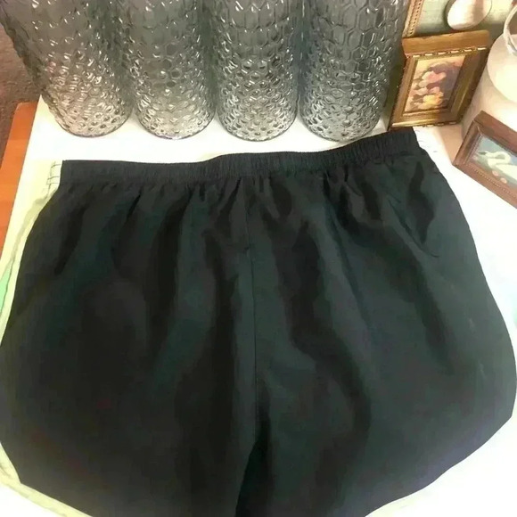 Nike black and green dri fit lined running shorts sz M - Picture 4 of 6